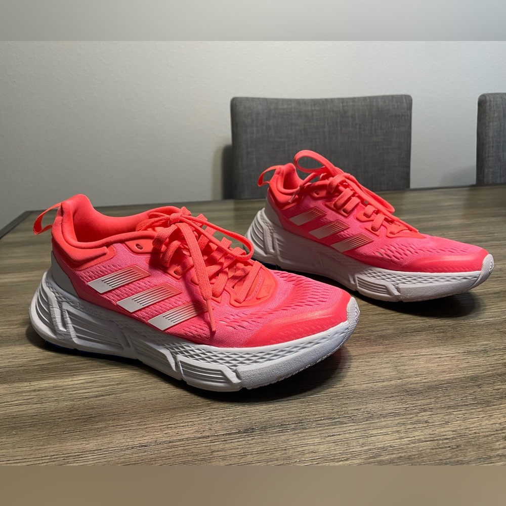 Questar ADIDAS sneaker